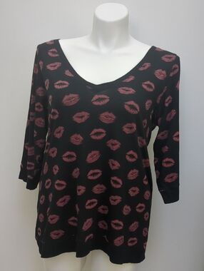 Torrid Black Pink Lips Kiss Tunic Top 3/4 Sleeve V-Neck Plus Size 2 (18/20)